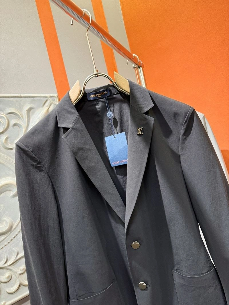 Modern Louis Vuitton Outwear 137773