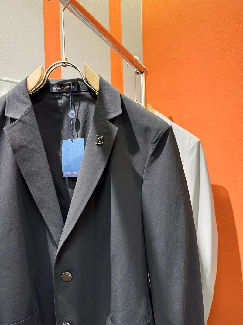 Modern Louis Vuitton Outwear 137773