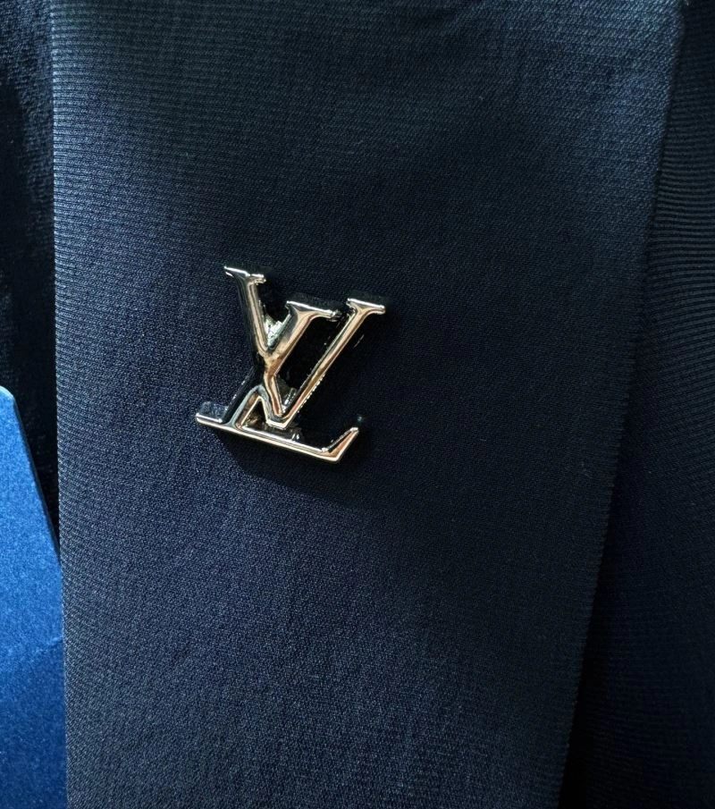 Modern Louis Vuitton Outwear 137773