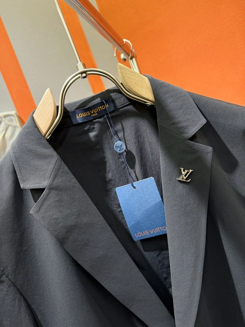 Modern Louis Vuitton Outwear 137773