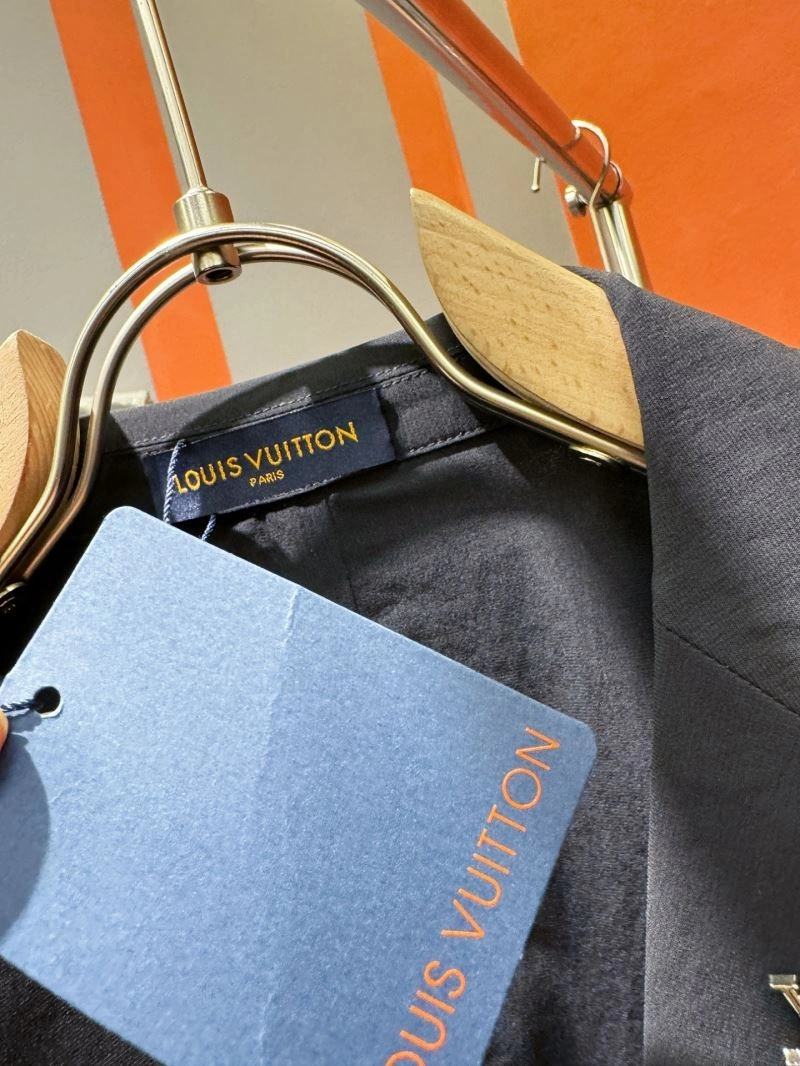 Modern Louis Vuitton Outwear 137773