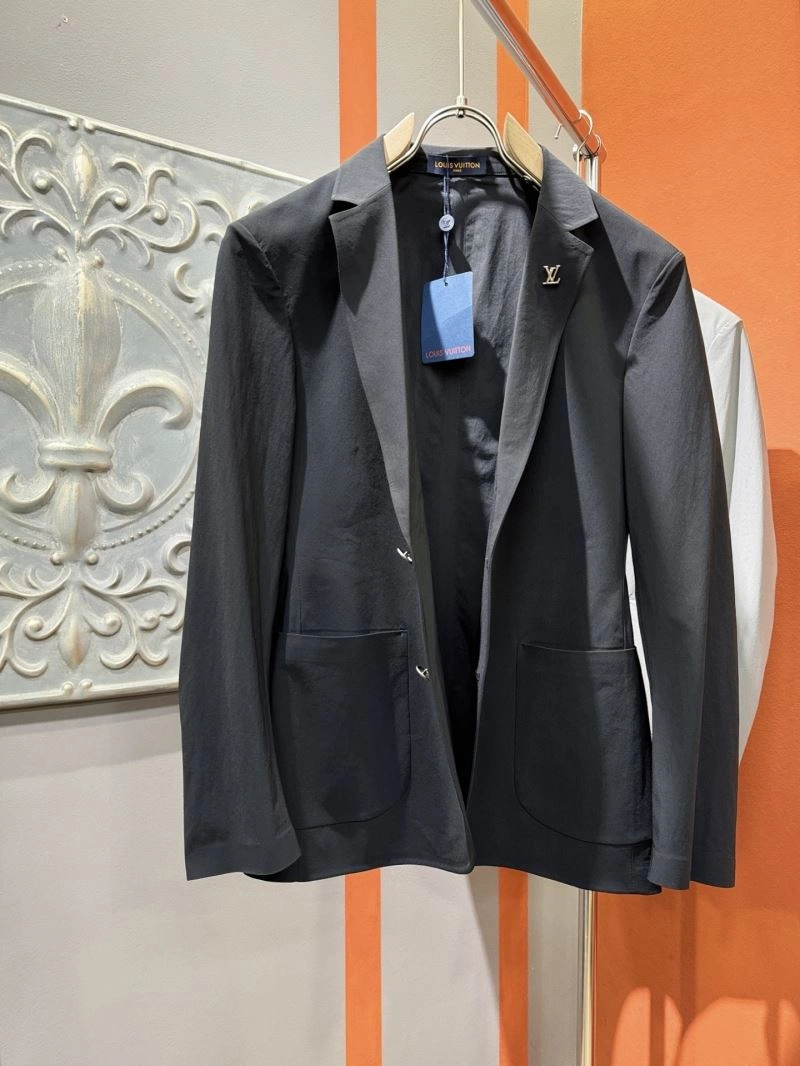 Modern Louis Vuitton Outwear 137773