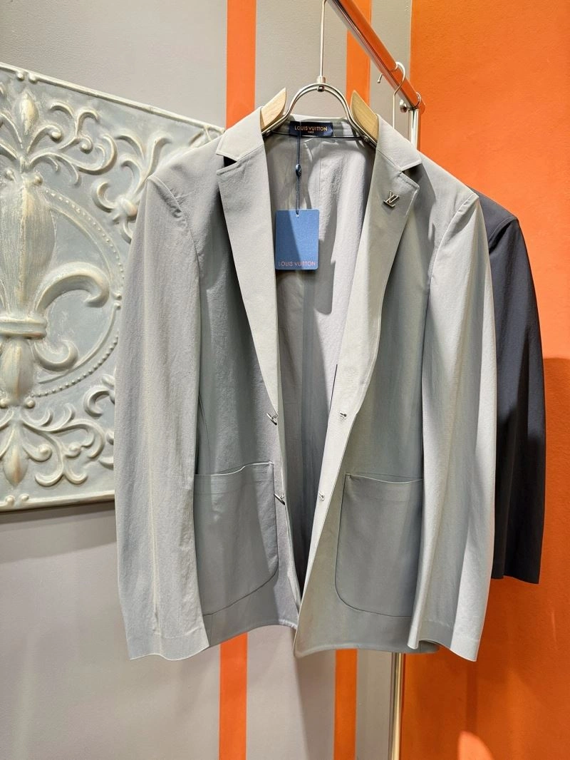 Lightweight Louis Vuitton Outwear 137777