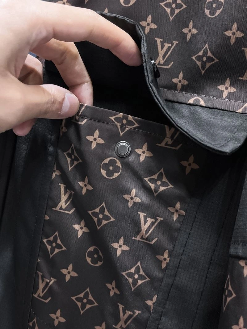 Flexible Louis Vuitton Outwear 137765