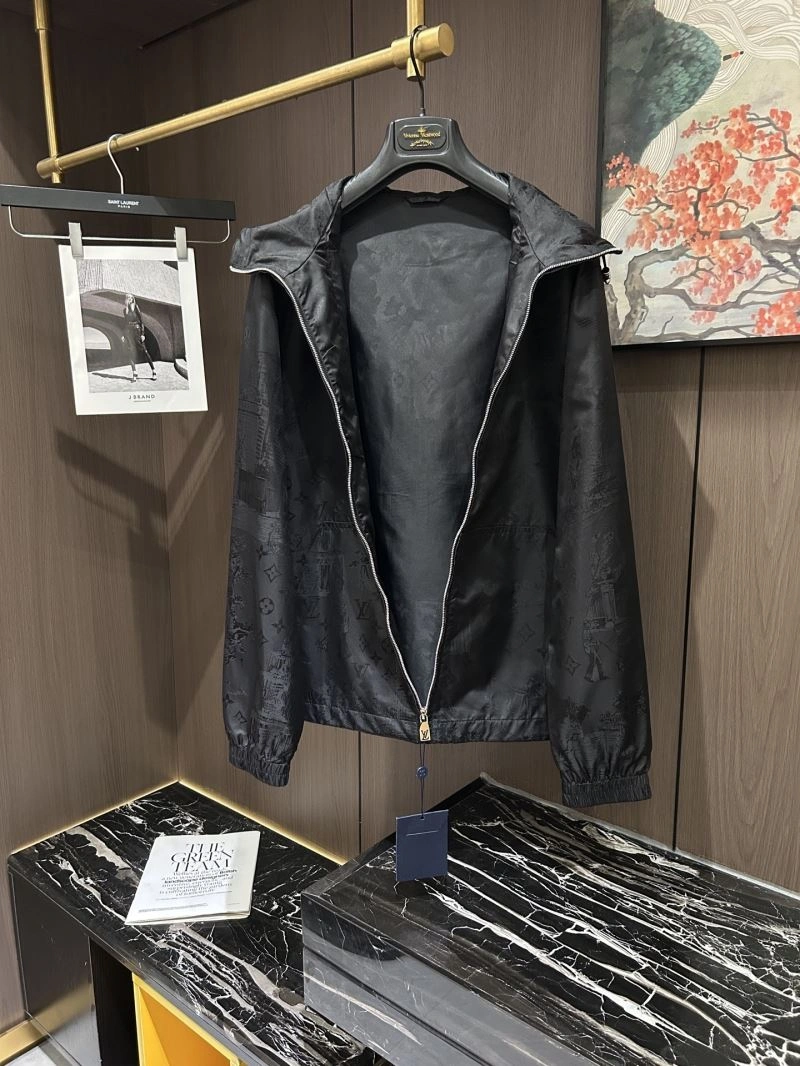 Classic Louis Vuitton Outwear 137763