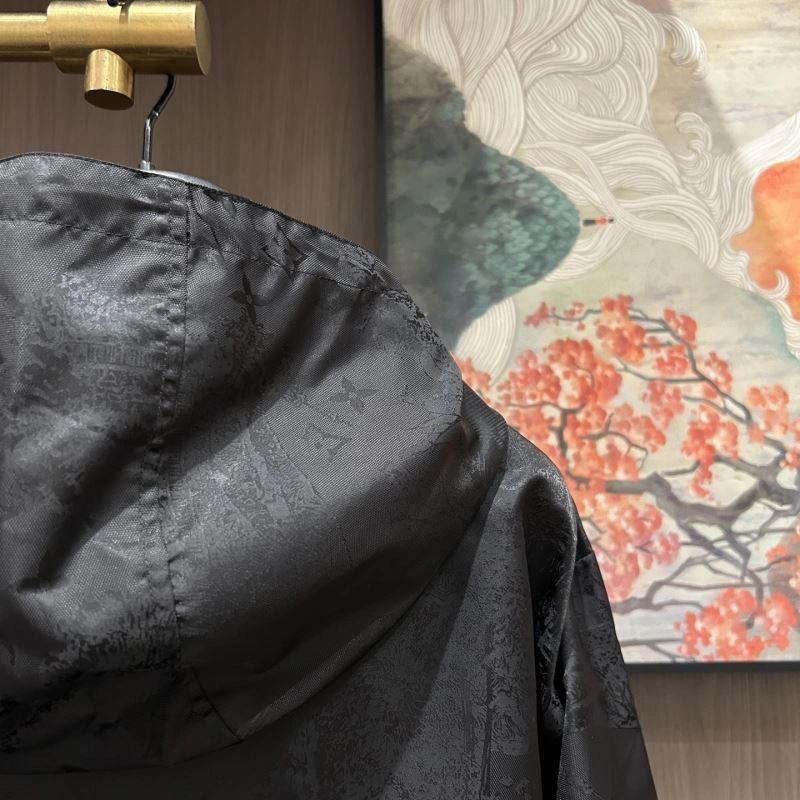 Classic Louis Vuitton Outwear 137763