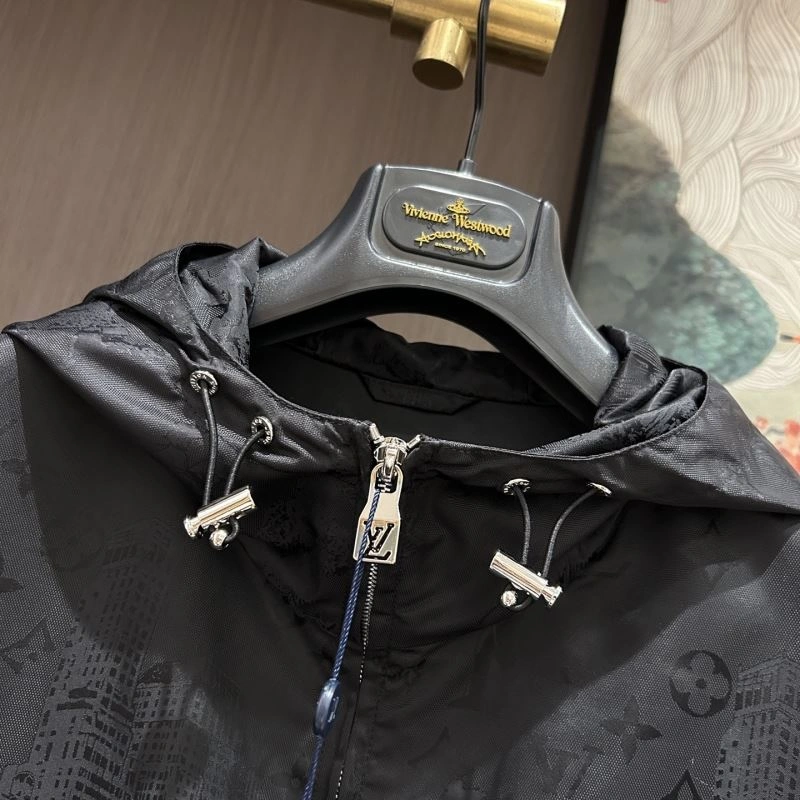 Classic Louis Vuitton Outwear 137763