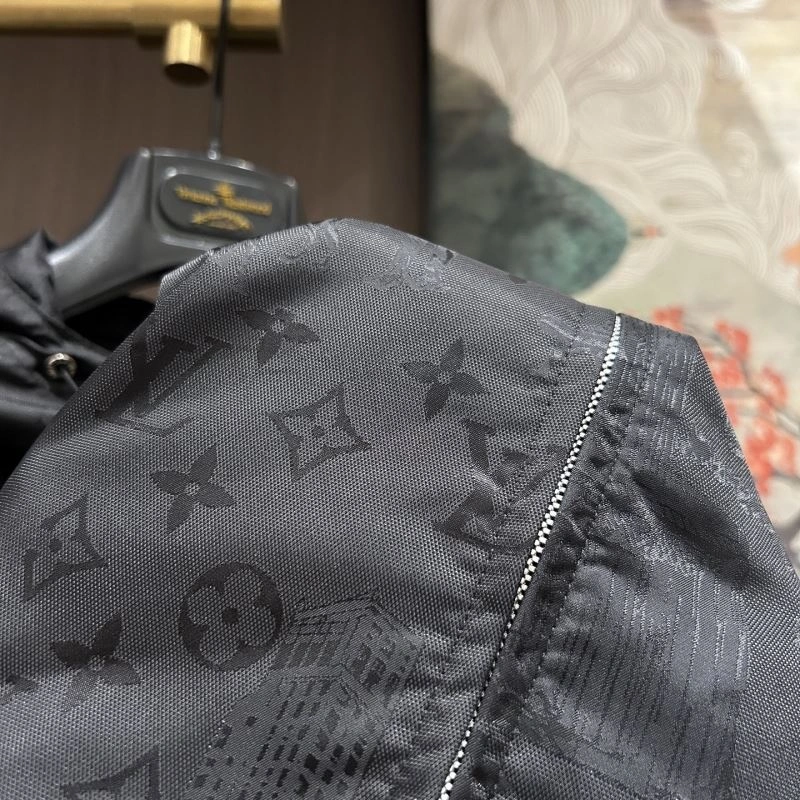 Classic Louis Vuitton Outwear 137763