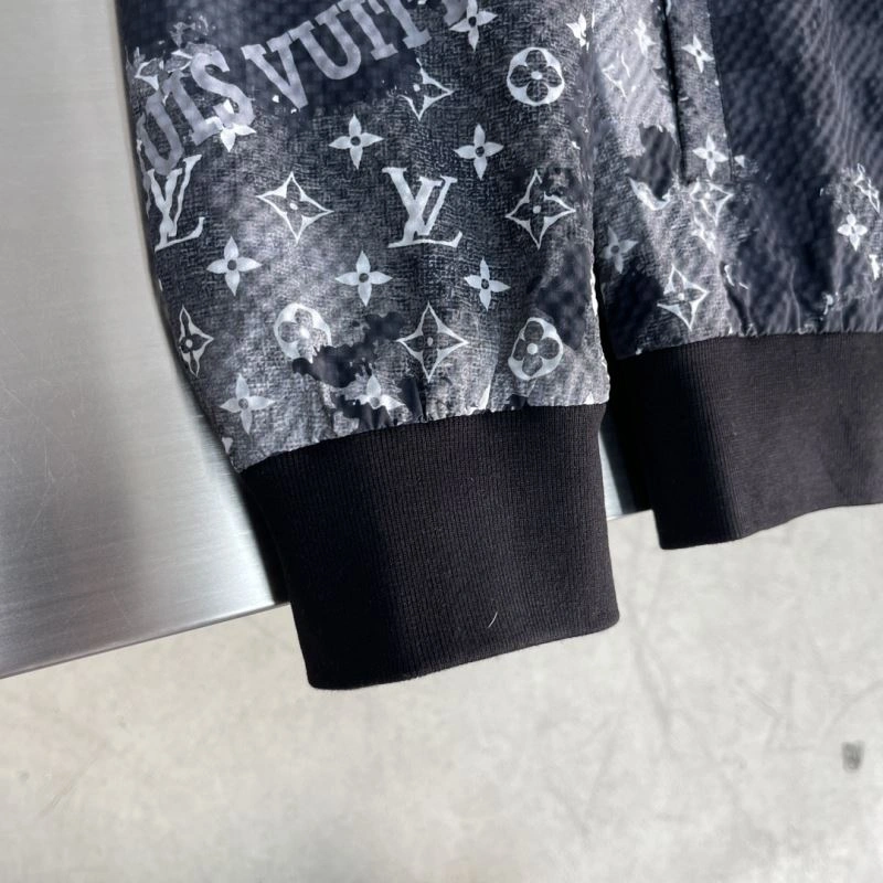 Flexible Louis Vuitton Outwear 137757