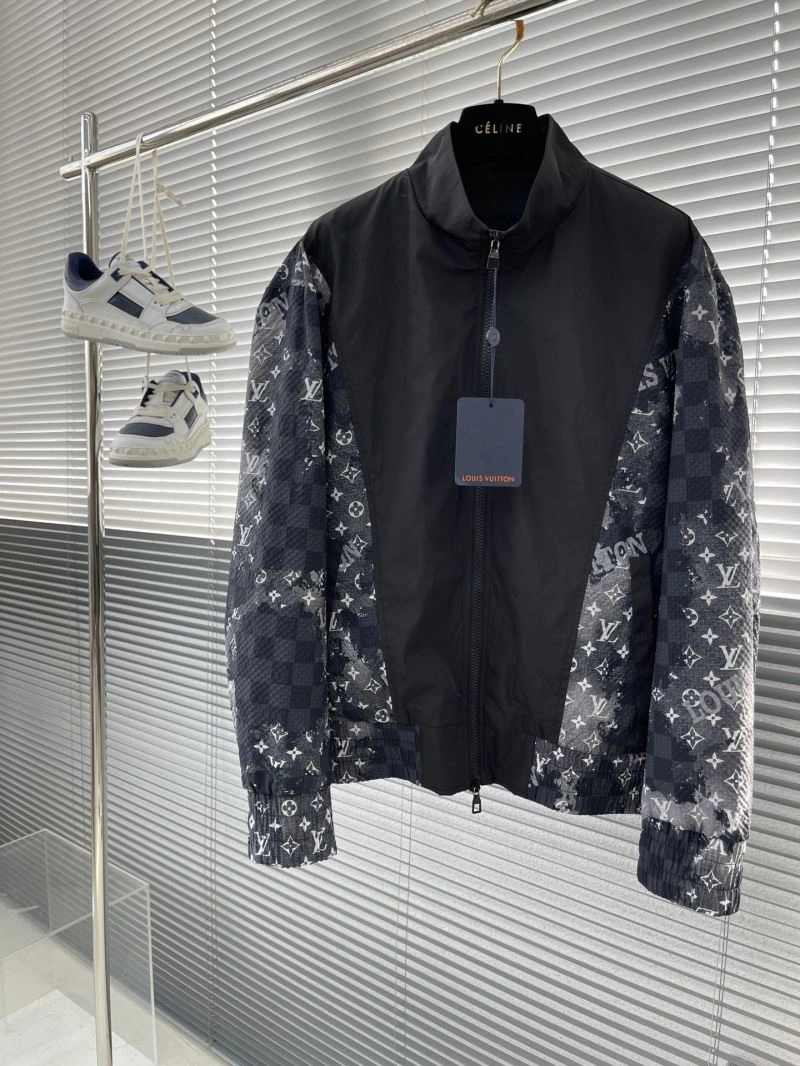 Effortless Louis Vuitton Outwear 137770