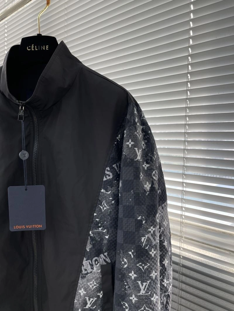 Effortless Louis Vuitton Outwear 137770