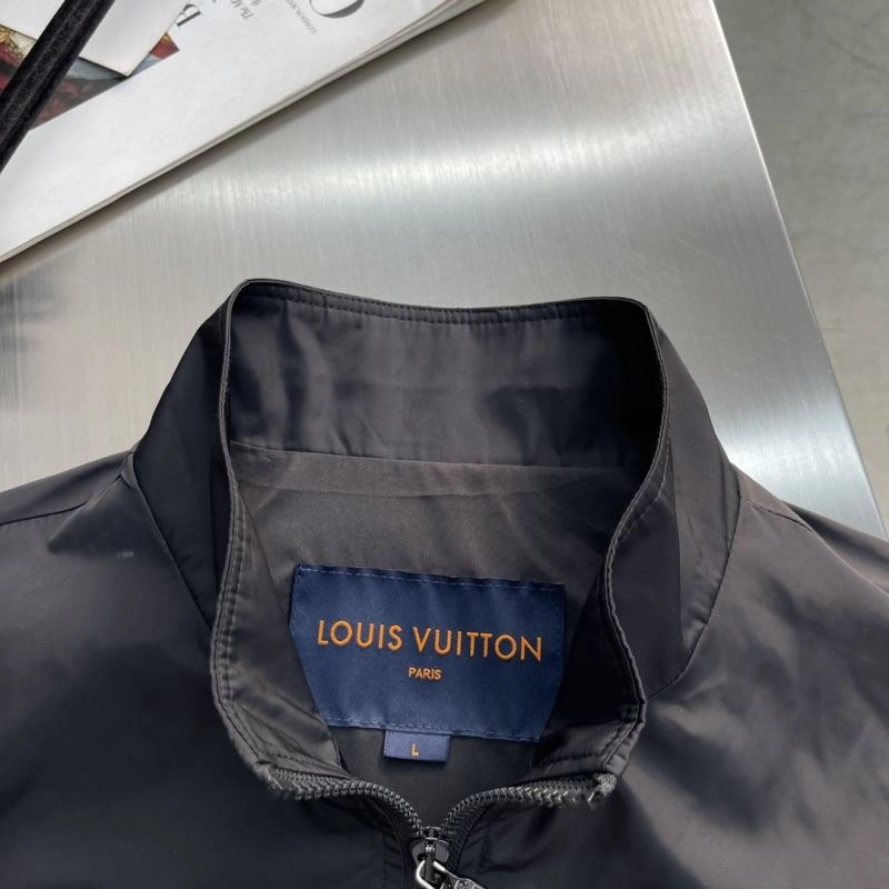 Effortless Louis Vuitton Outwear 137770