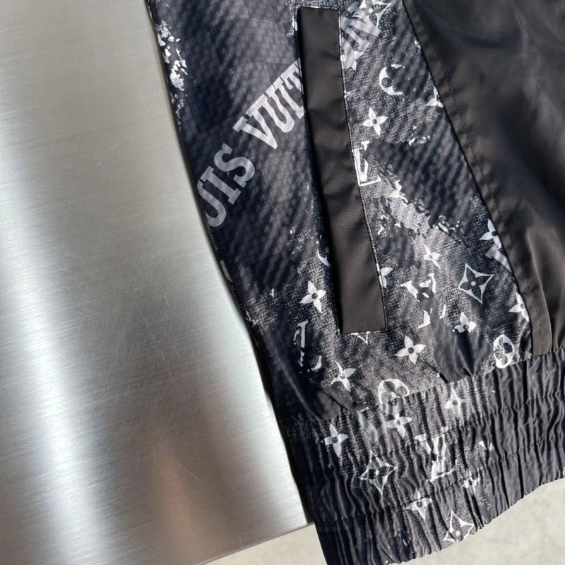Effortless Louis Vuitton Outwear 137770