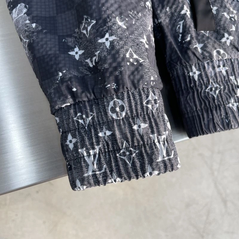 Effortless Louis Vuitton Outwear 137770