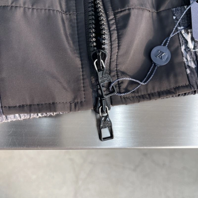 Effortless Louis Vuitton Outwear 137770