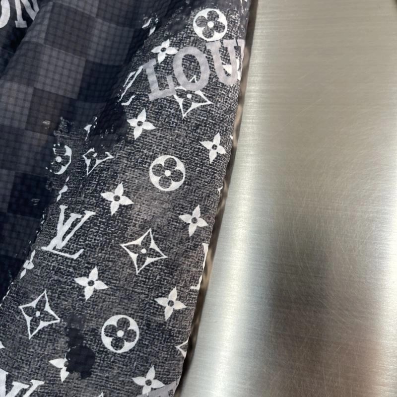 Effortless Louis Vuitton Outwear 137770