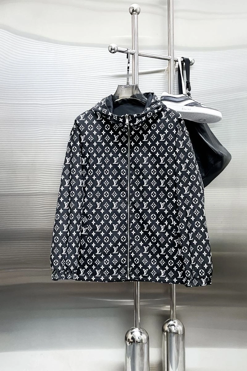 Minimalist Louis Vuitton Outwear 137762
