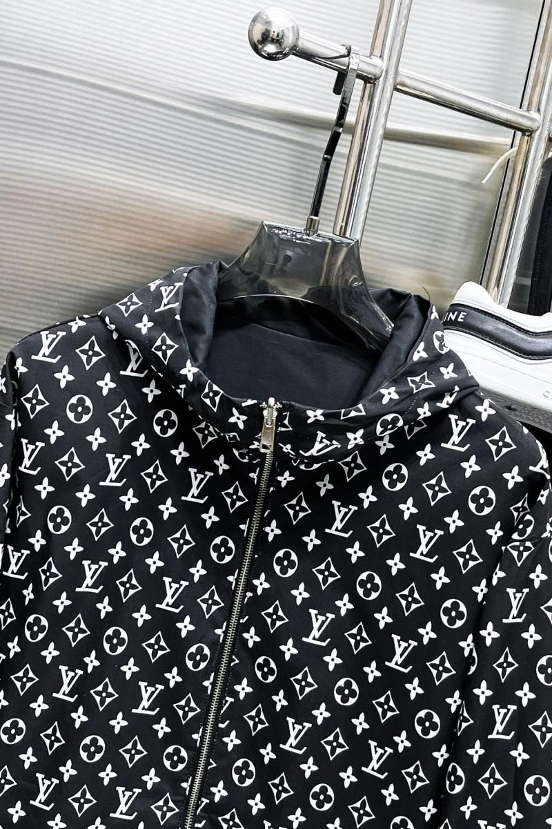 Minimalist Louis Vuitton Outwear 137762