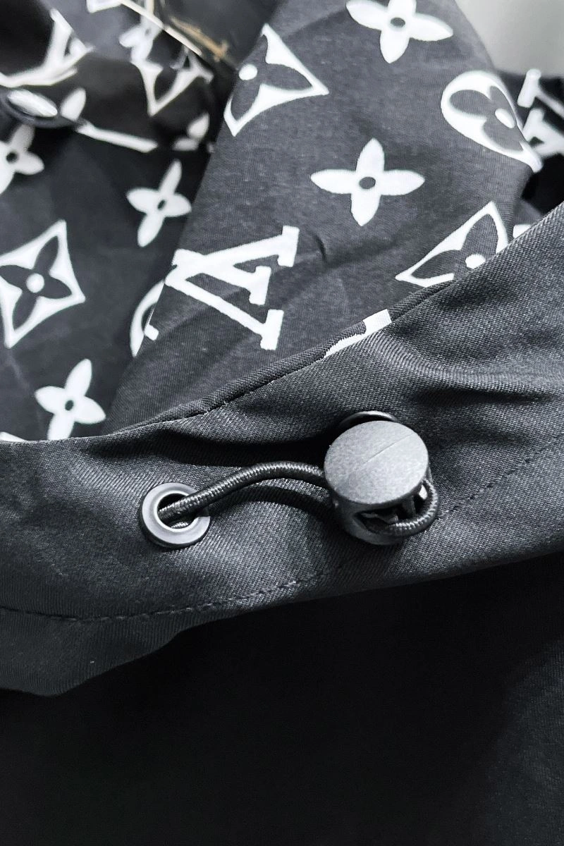 Minimalist Louis Vuitton Outwear 137762
