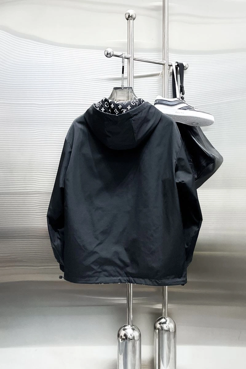 Minimalist Louis Vuitton Outwear 137762
