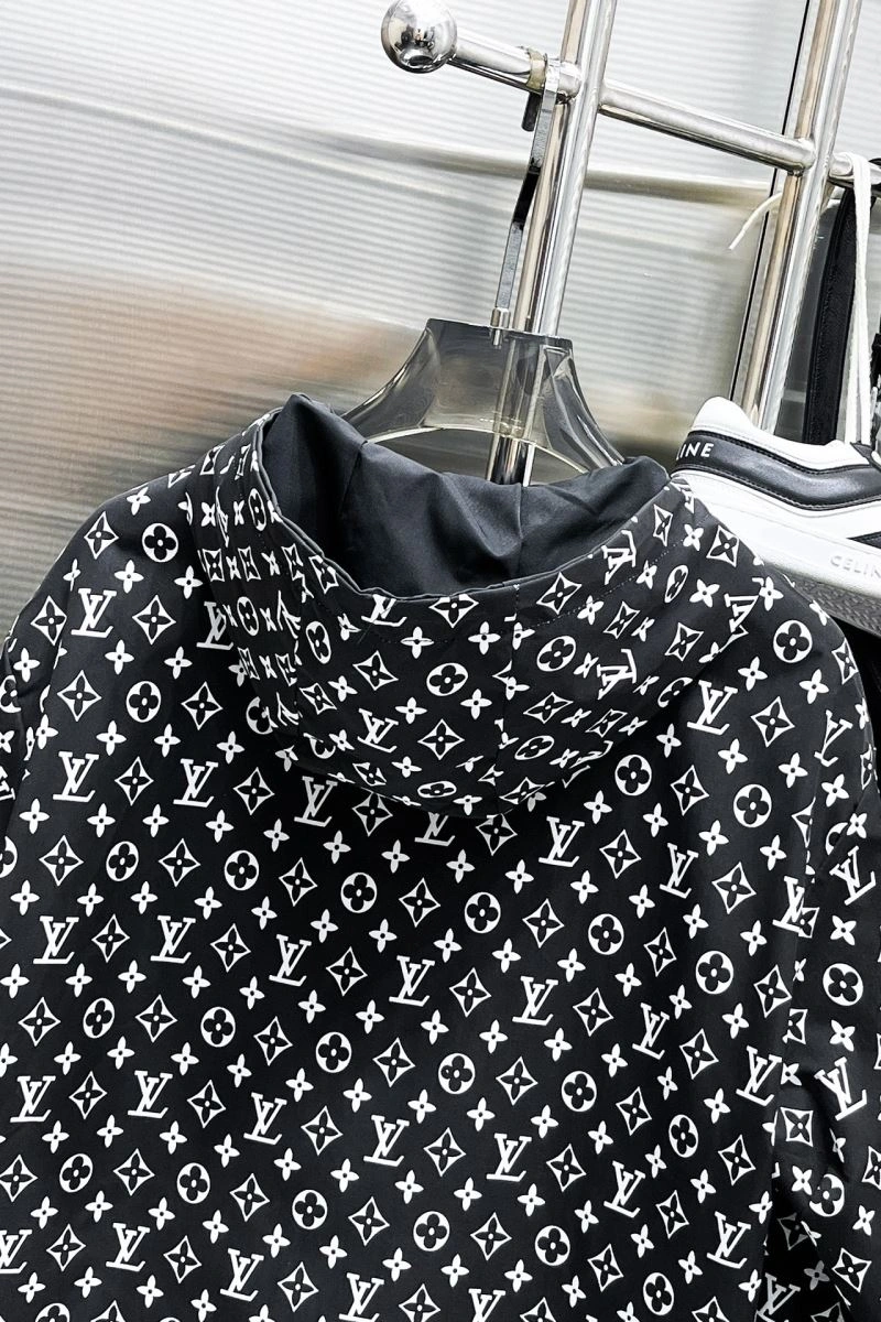 Minimalist Louis Vuitton Outwear 137762