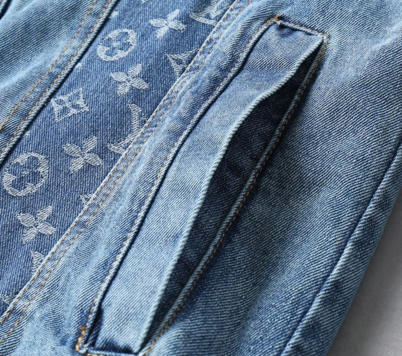 Sophisticated Louis Vuitton Outwear 137756