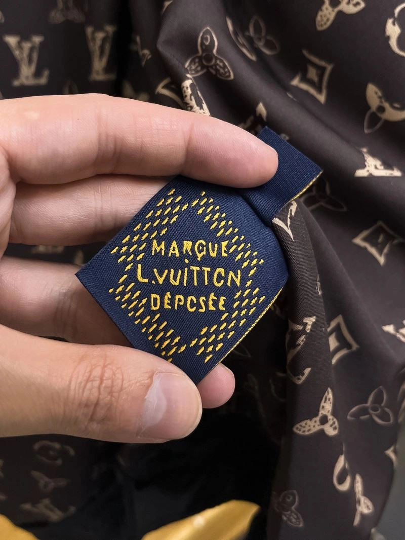 Louis Vuitton Outwear FreshLook 137745