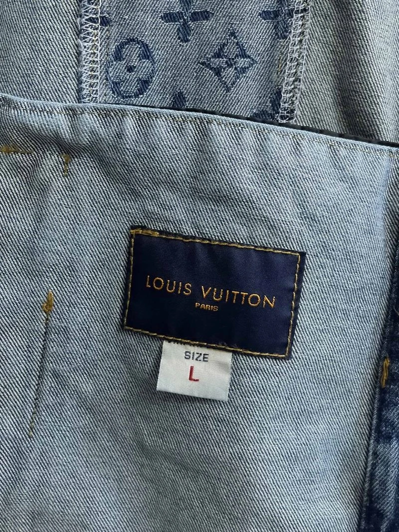 Louis Vuitton Outwear Sleek 137732