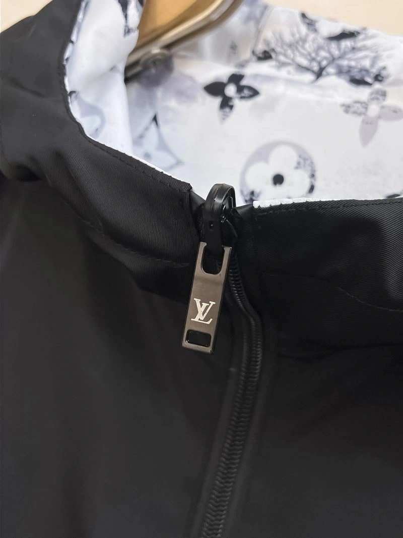TimelessDesign Louis Vuitton Outwear 137736