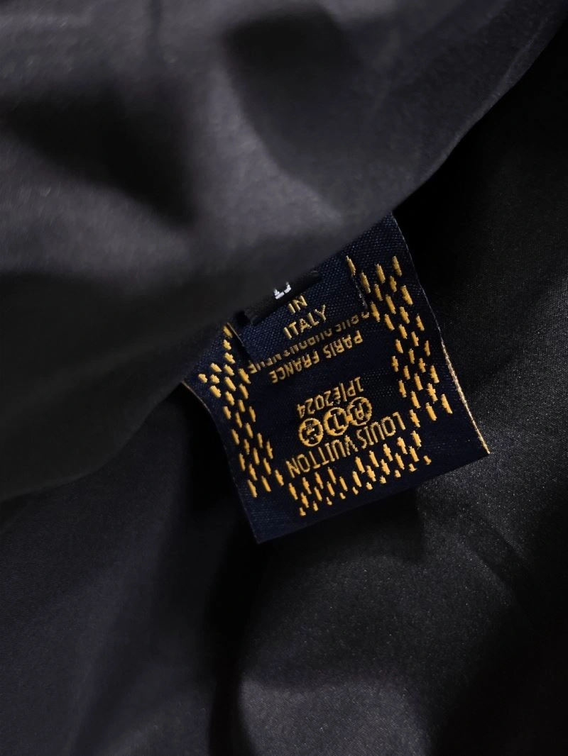 Sustainable Louis Vuitton Outwear 137730