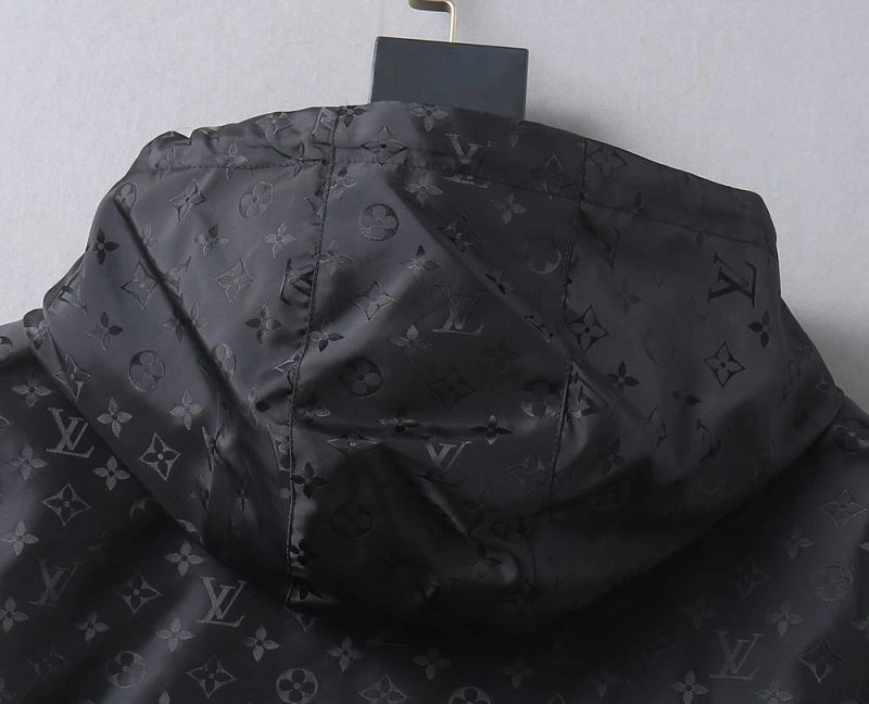 Louis Vuitton Outwear Chic 137724