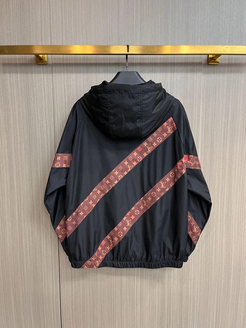 Flexible Louis Vuitton Outwear 137726