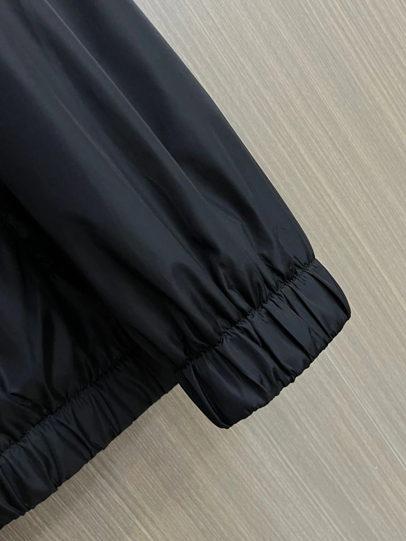 Flexible Louis Vuitton Outwear 137726