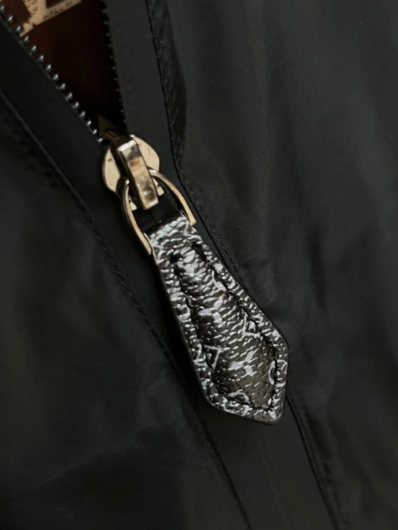 Resilient Louis Vuitton Outwear 137721