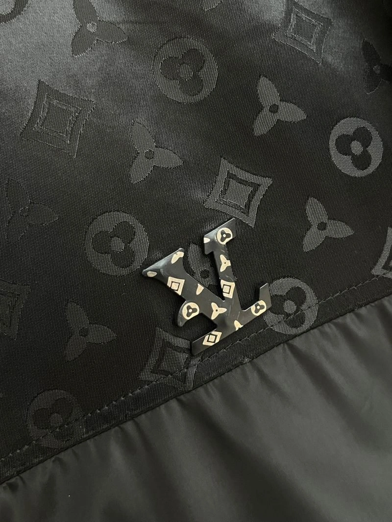 Resilient Louis Vuitton Outwear 137721