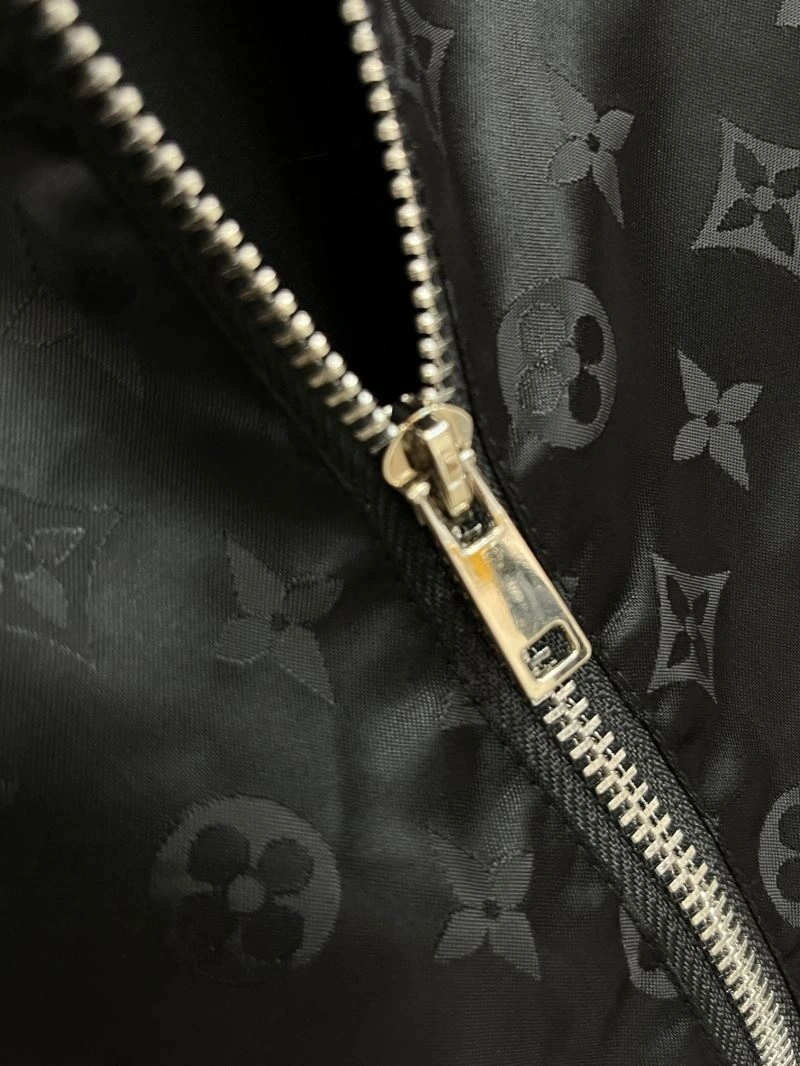ZipUp Louis Vuitton Outwear 137704