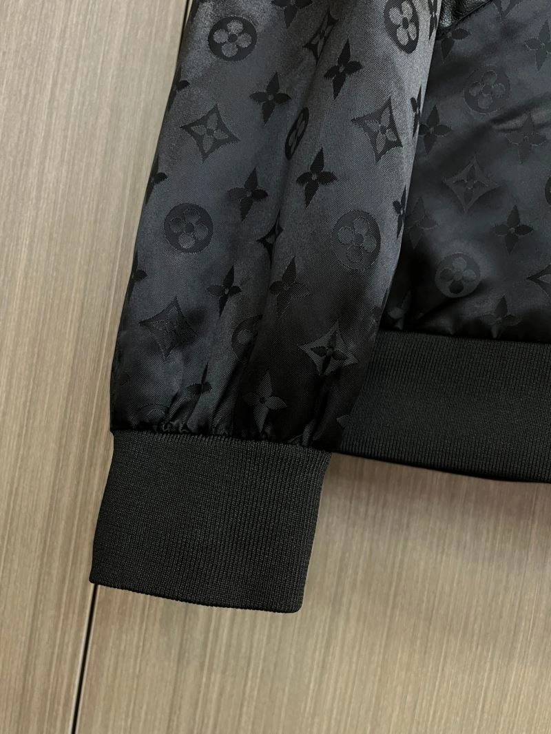 ZipUp Louis Vuitton Outwear 137704