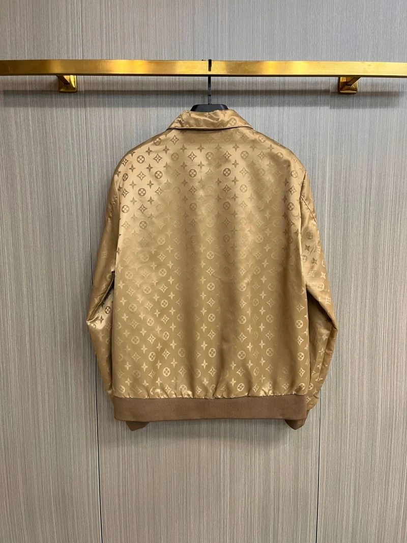 Minimalist Louis Vuitton Outwear 137783