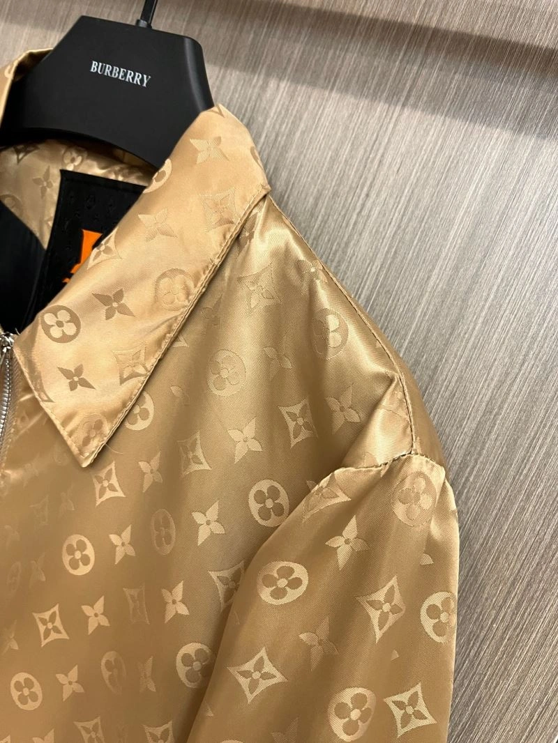 Minimalist Louis Vuitton Outwear 137783