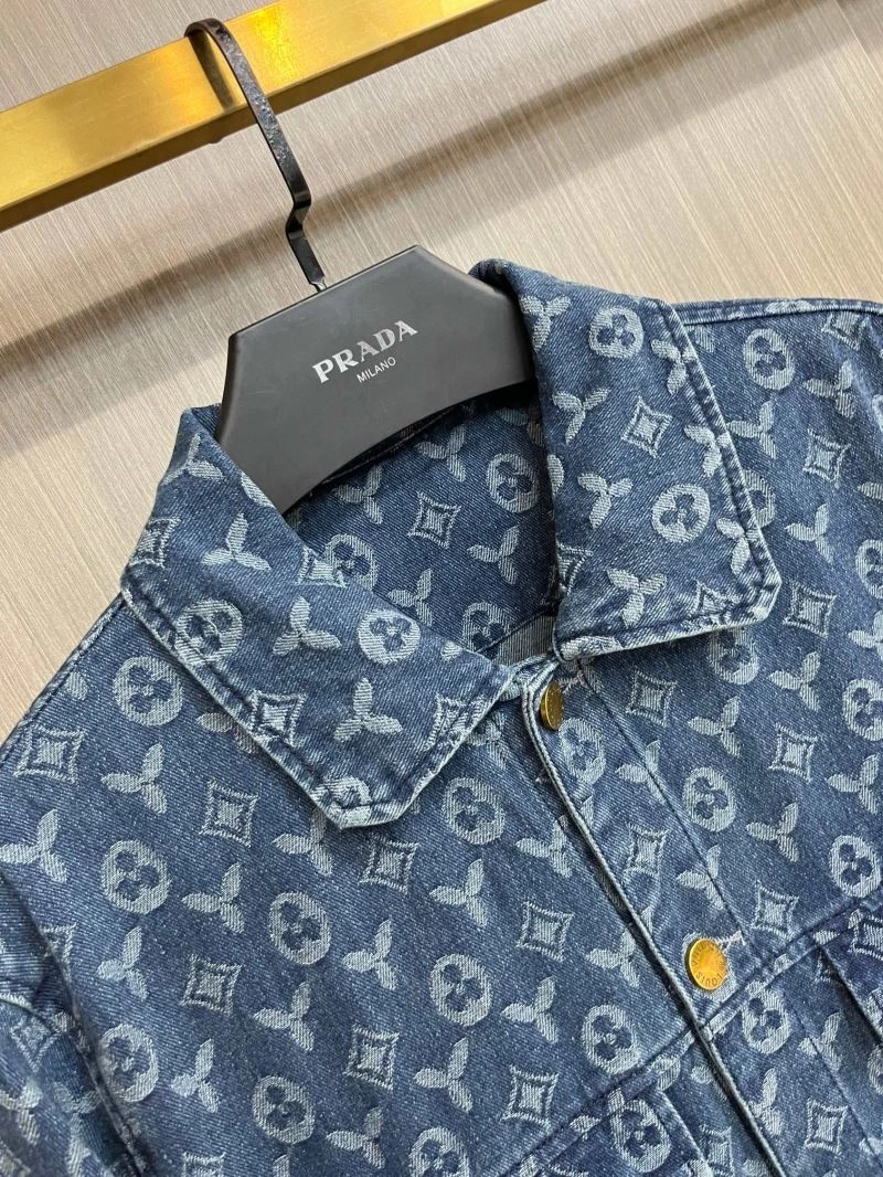 Classic Louis Vuitton Outwear 137703