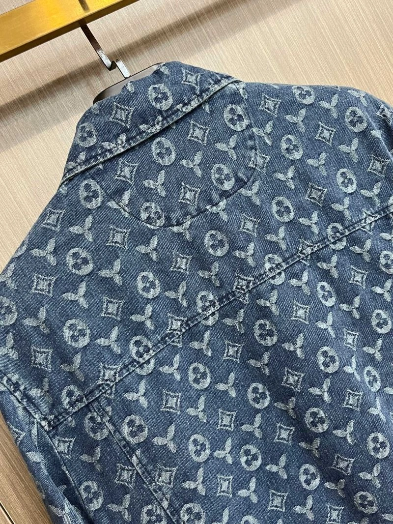 Classic Louis Vuitton Outwear 137703