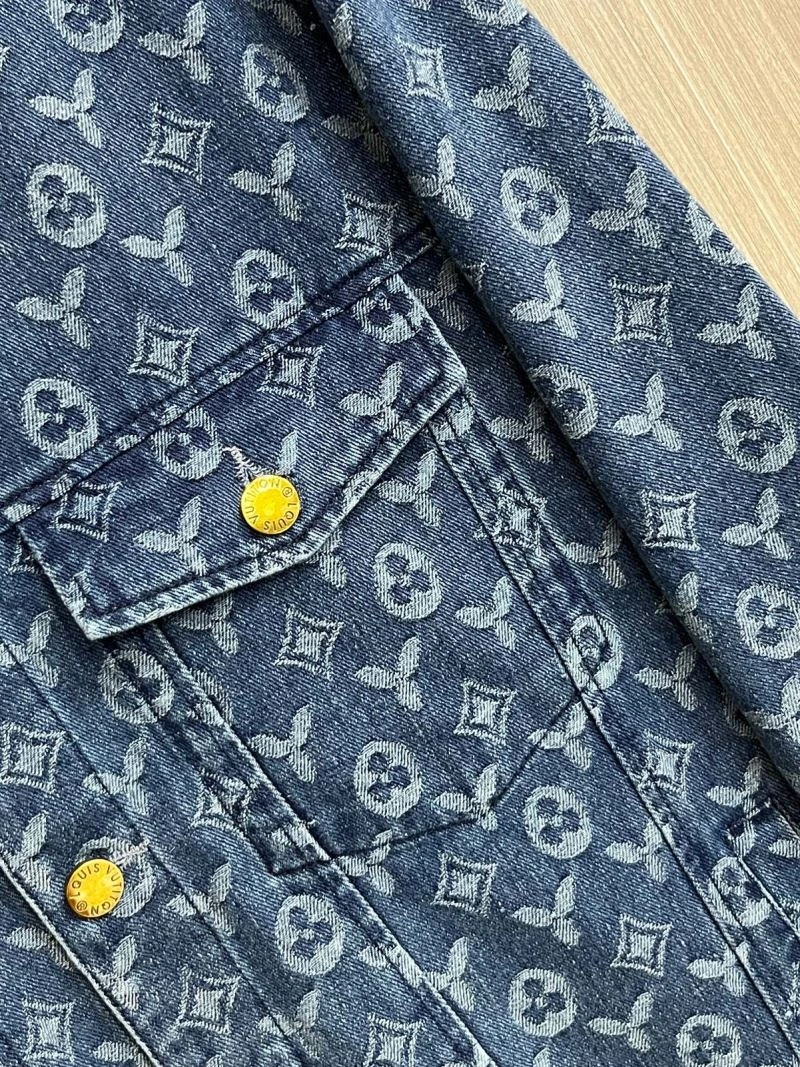 Classic Louis Vuitton Outwear 137703