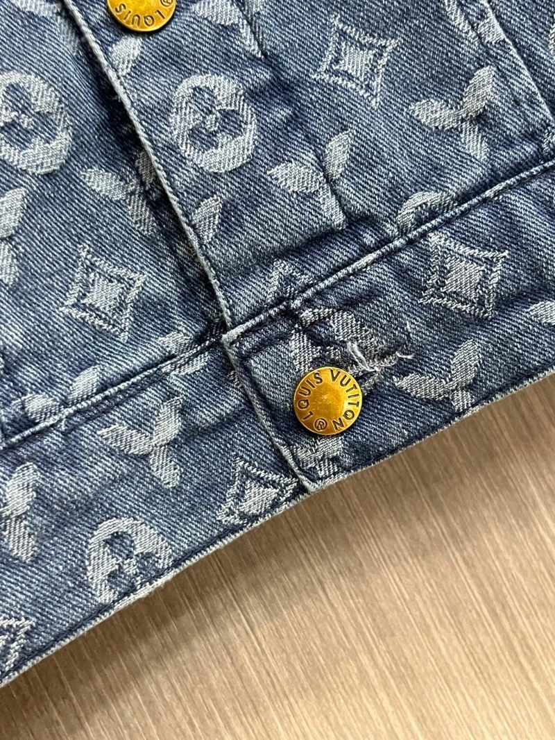 Classic Louis Vuitton Outwear 137703