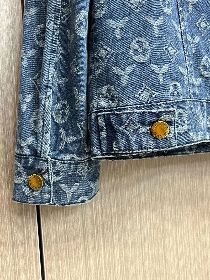 Classic Louis Vuitton Outwear 137703