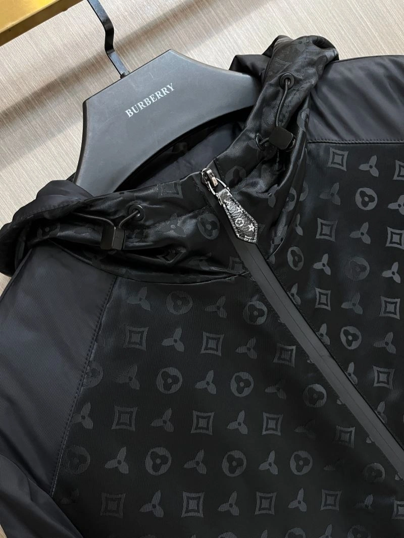 Seasonal Louis Vuitton Outwear 137701
