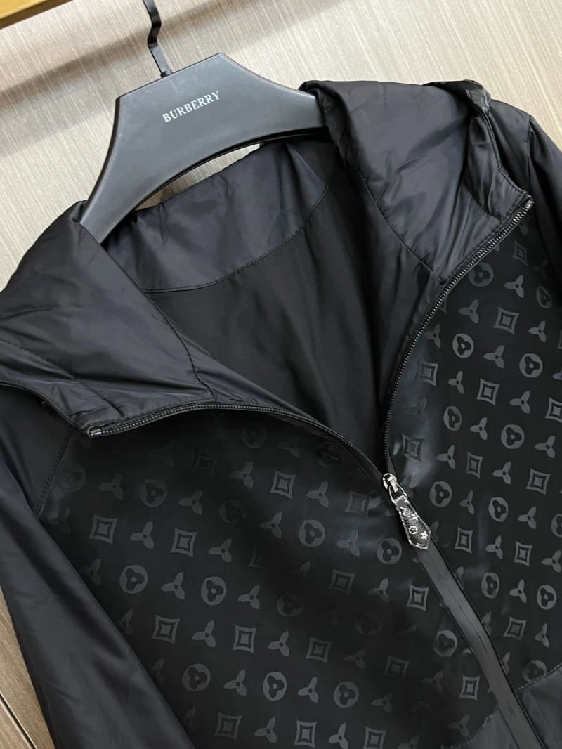 Seasonal Louis Vuitton Outwear 137701