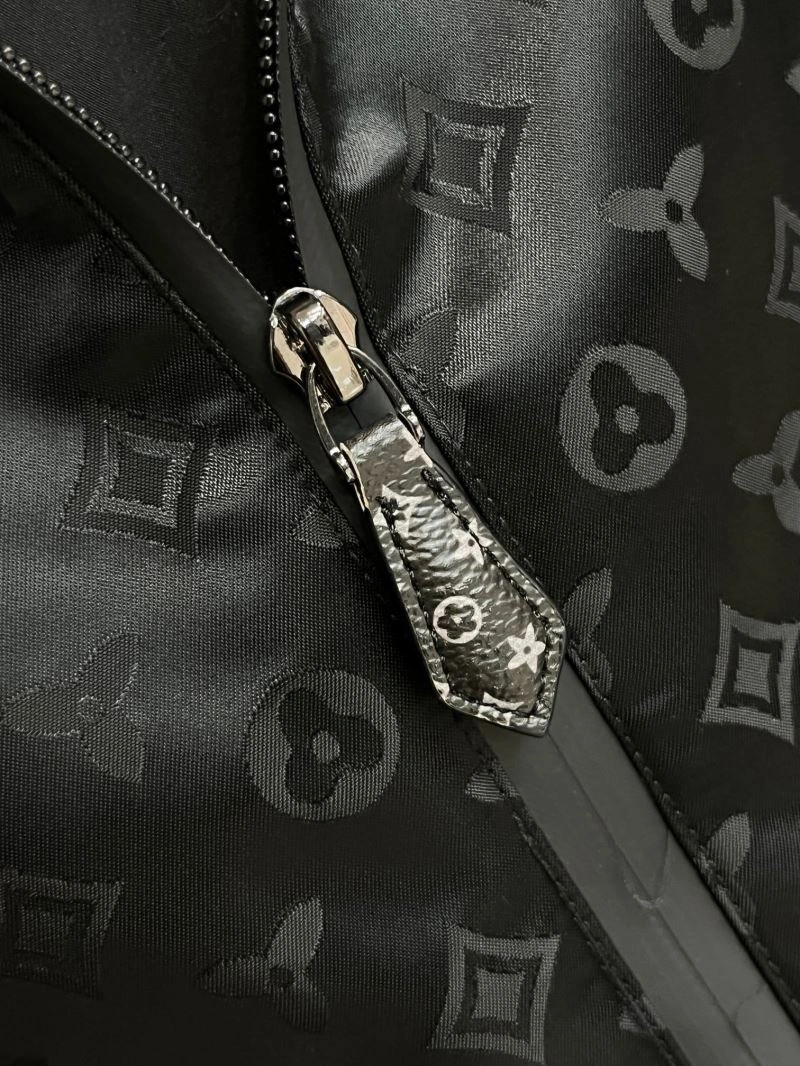 Seasonal Louis Vuitton Outwear 137701