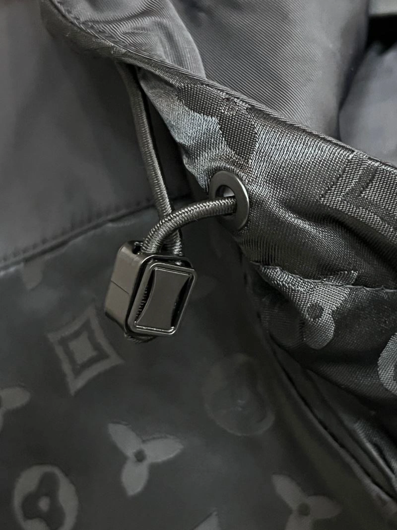 Seasonal Louis Vuitton Outwear 137701