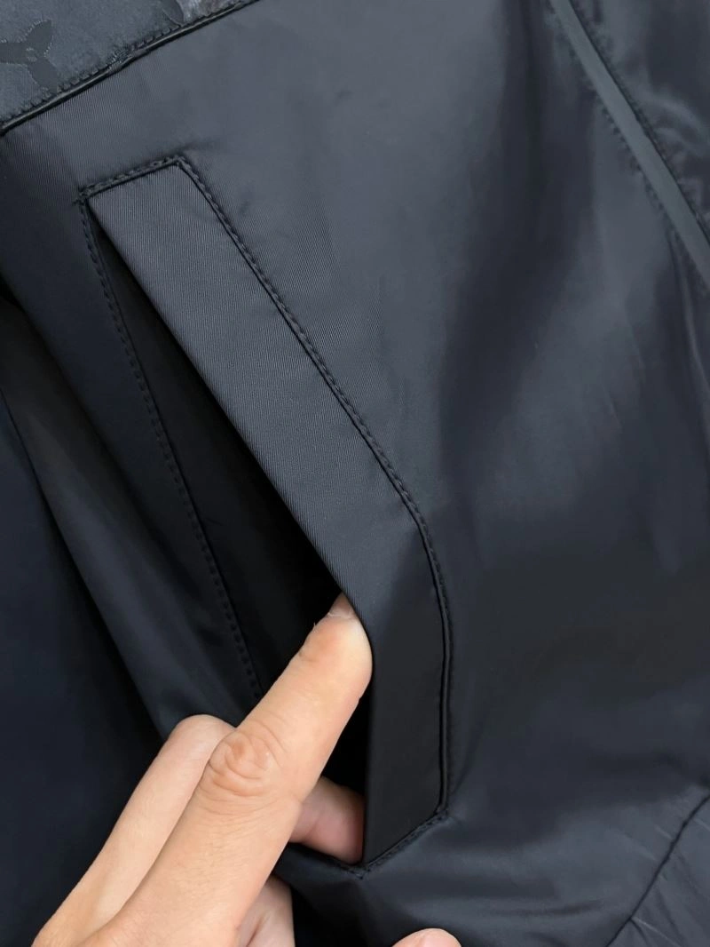 Seasonal Louis Vuitton Outwear 137701