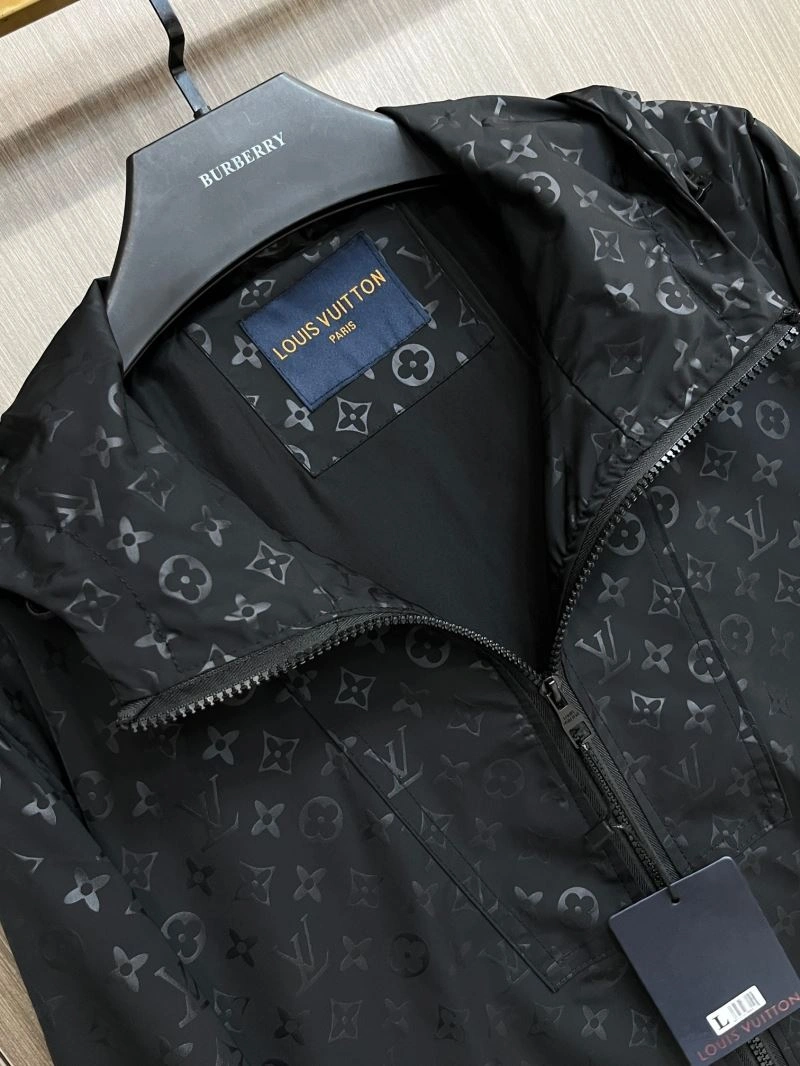 Refined Louis Vuitton Outwear 137699